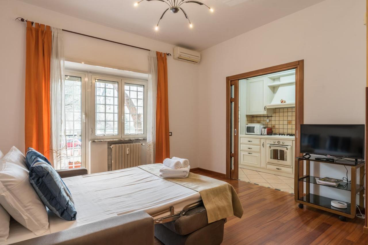 Appartamento Bright 2 Bedroom And Balcony Roma