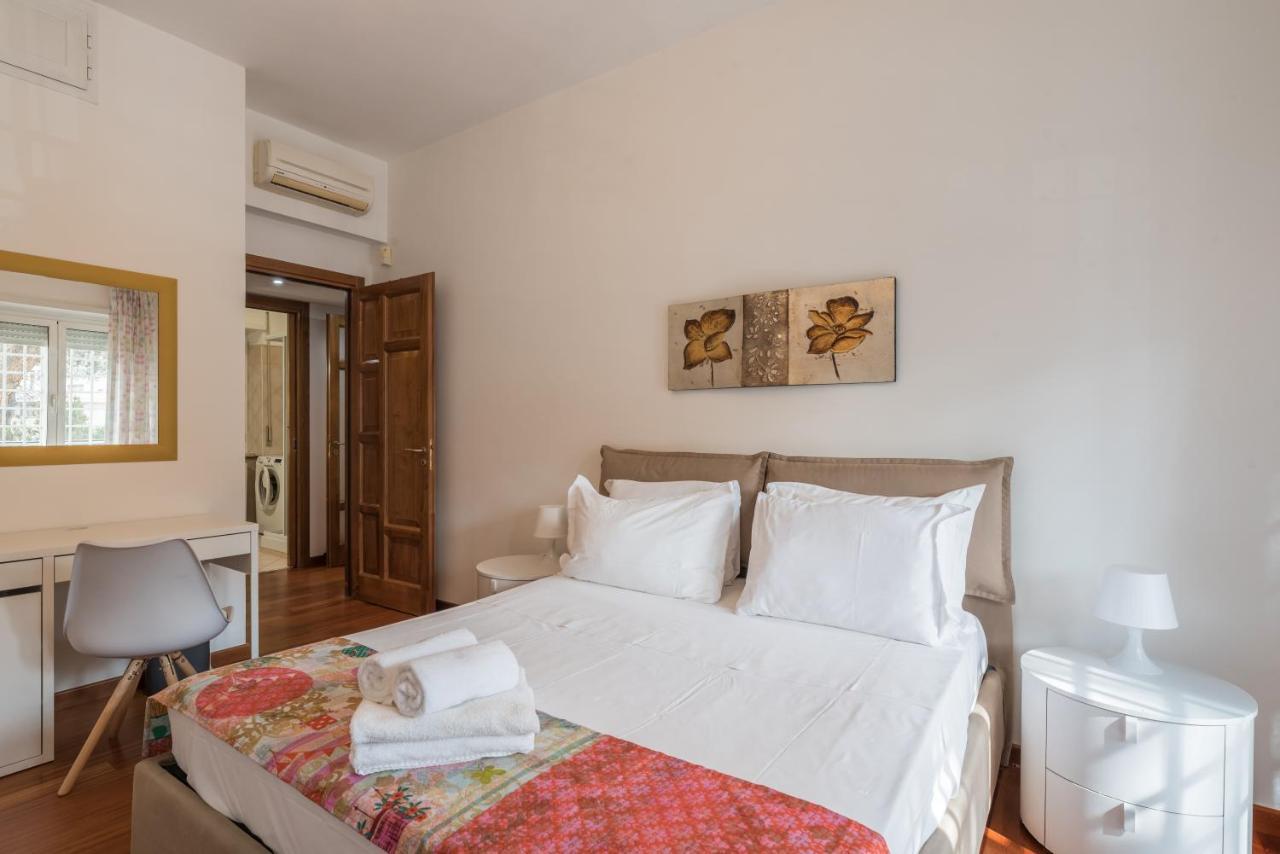 Appartamento Bright 2 Bedroom And Balcony Roma
