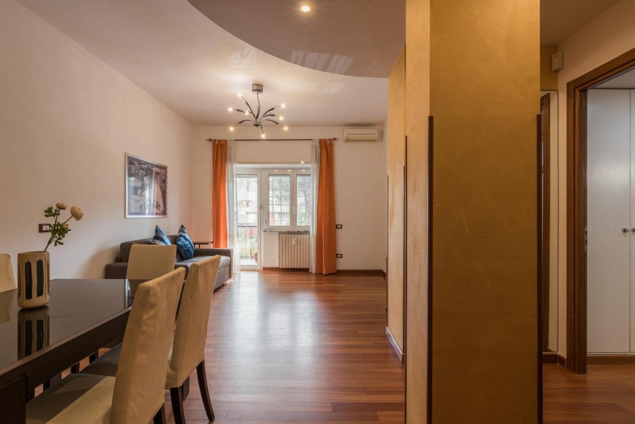 Appartamento Bright 2 Bedroom And Balcony Roma