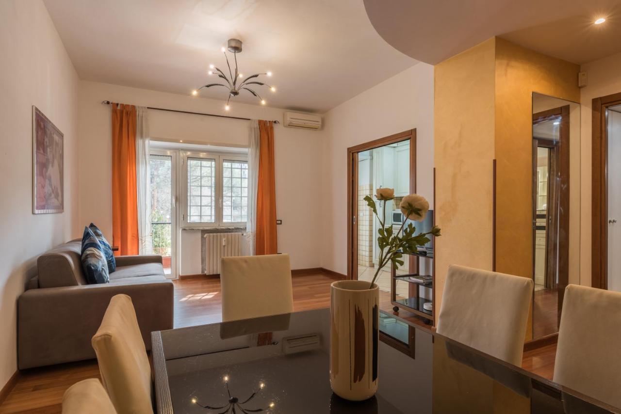 Appartamento Bright 2 Bedroom And Balcony